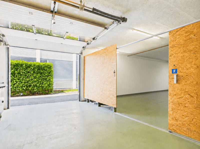 Attraktive Gewerbefläche mit Nasszone und Parkplatz / Strom & Wasser inklusive (5)