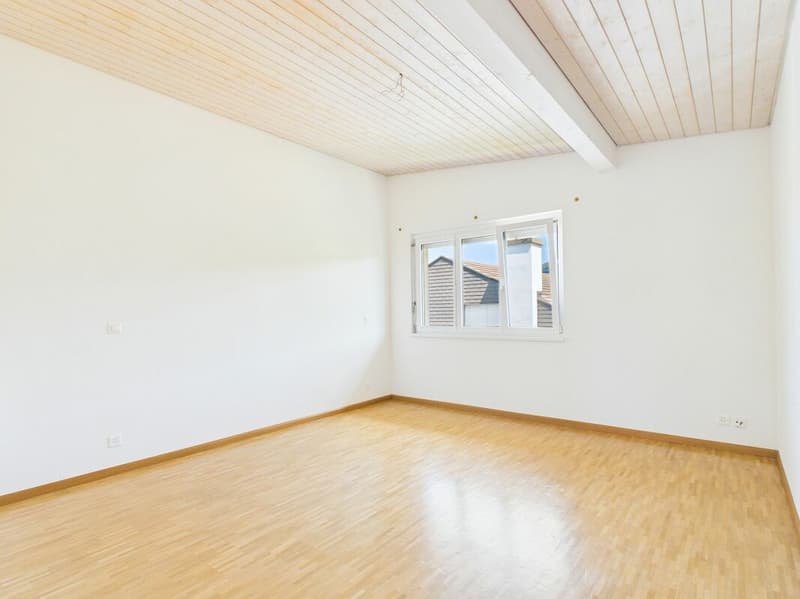 Grosszügige Dachwohnung in ruhiger Lage mit grossem Balkon (5)