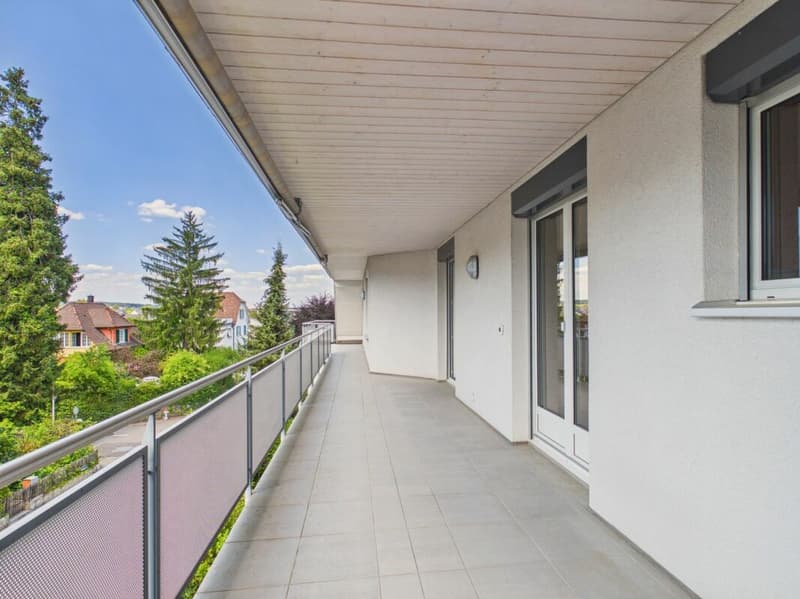 Grosszügige Dachwohnung in ruhiger Lage mit grossem Balkon (13)