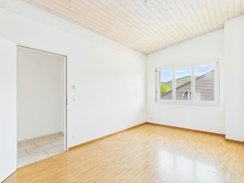 Grosszügige Dachwohnung in ruhiger Lage mit grossem Balkon (4)