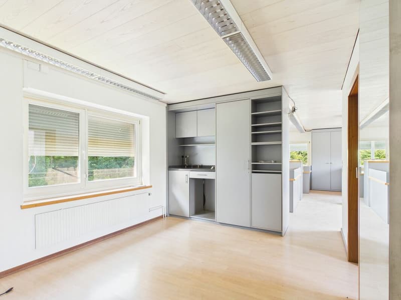 Attraktive Gewerbefläche mit Büro und Lager (3)