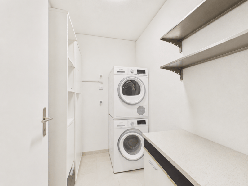 Grosszügige und helle Wohnung mit Garten (14)