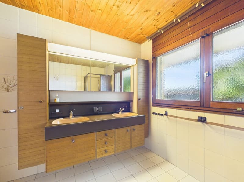 Charmante 2.5-Zimmer-Wohnung mit Wintergarten, Garten und Cheminée in Gränichen (10)