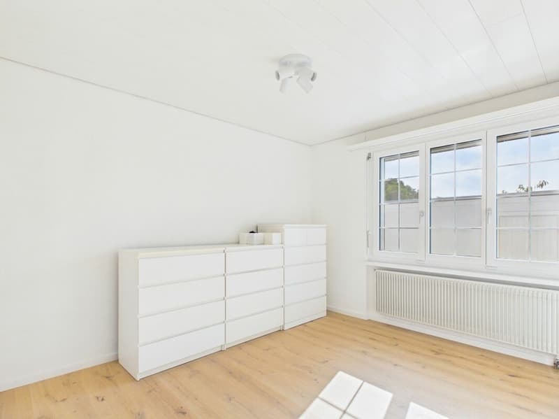 Freistehendes Einfamilienhaus mit Wintergarten, Cheminée und Sauna an ruhiger Lage (8)