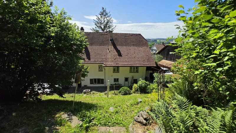 Freistehendes Zuhause mit Charme und Entwicklungspotenzial (1)