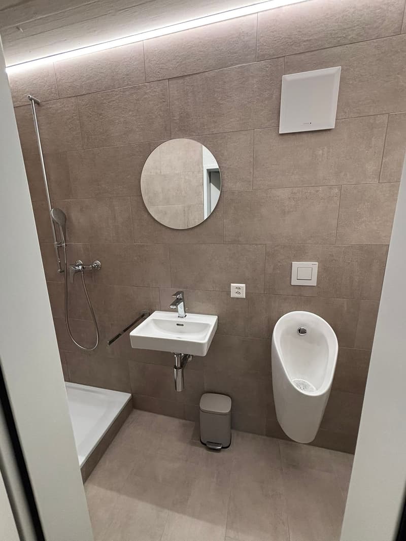 Helle und moderne Gewerbefläche (13)