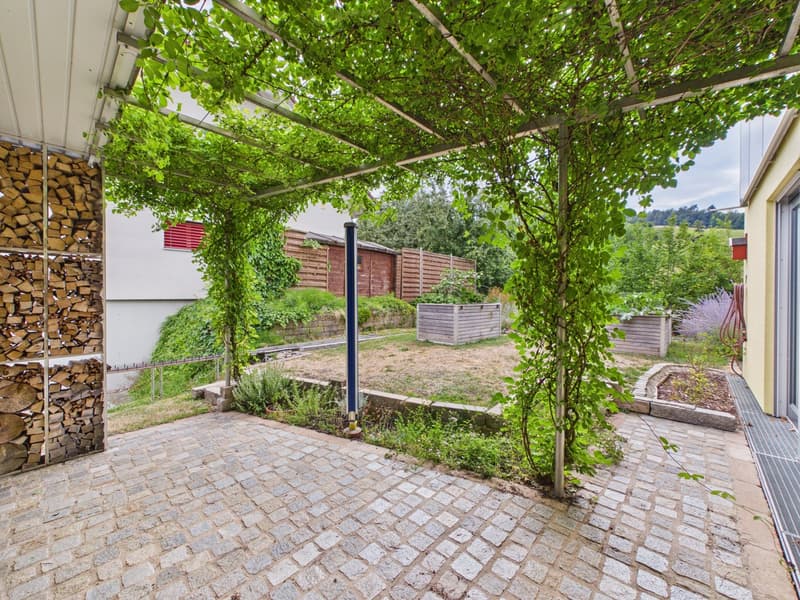 Gepflegtes Einfamilienhaus direkt am Bach, mit Blick ins Grüne (17)
