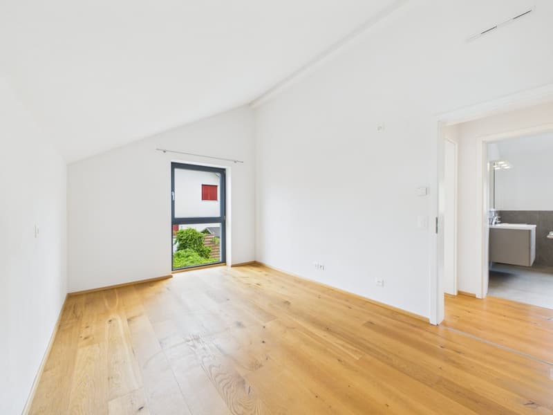 Gepflegtes Einfamilienhaus direkt am Bach, mit Blick ins Grüne (27)