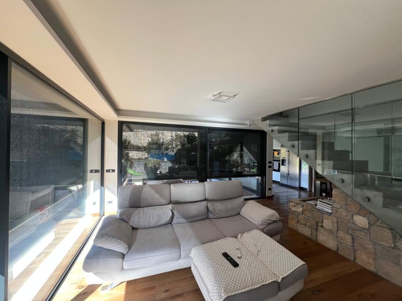 In vendita – Villa indipendente di design con vista straordinaria, finiture di pregio (8)