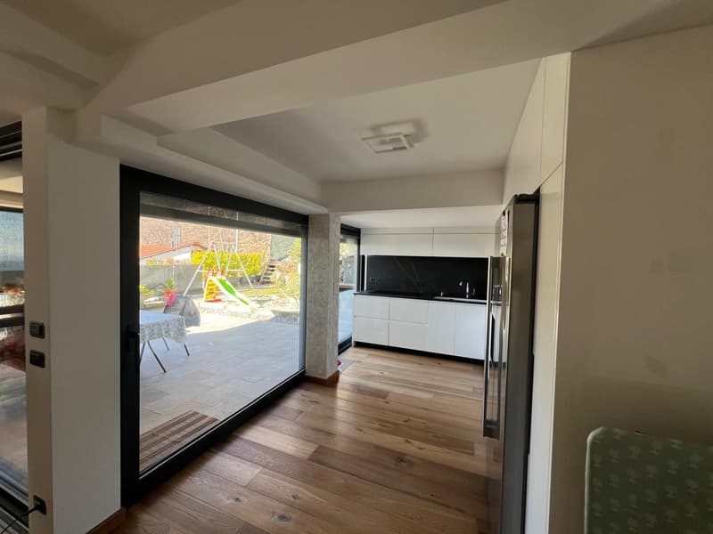 In vendita – Villa indipendente di design con vista straordinaria, finiture di pregio (11)