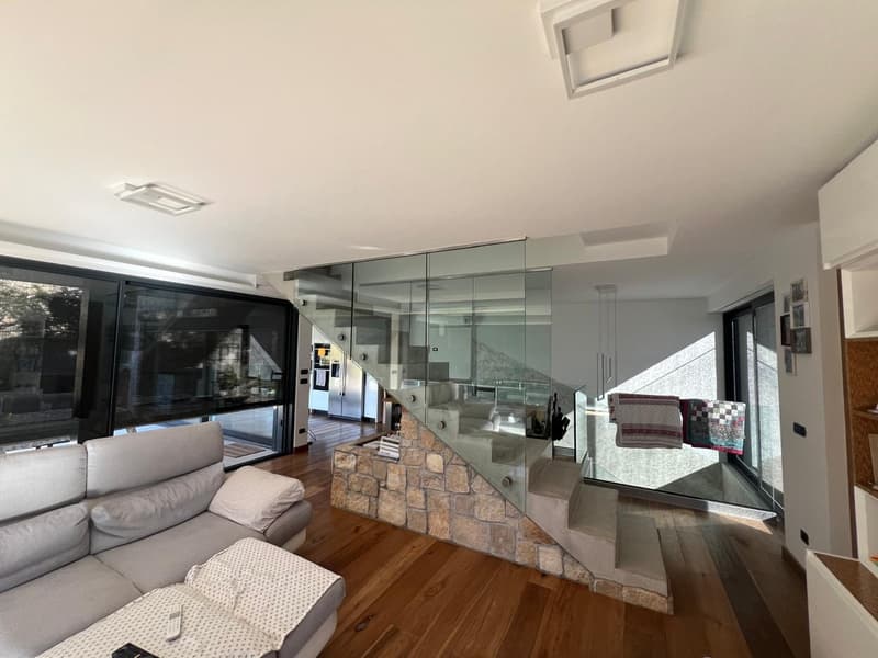 In vendita – Villa indipendente di design con vista straordinaria, finiture di pregio (7)