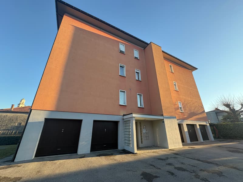 Appartamento luminoso di ampia metratura in locazione – contesto centrale e tranquillo (1)