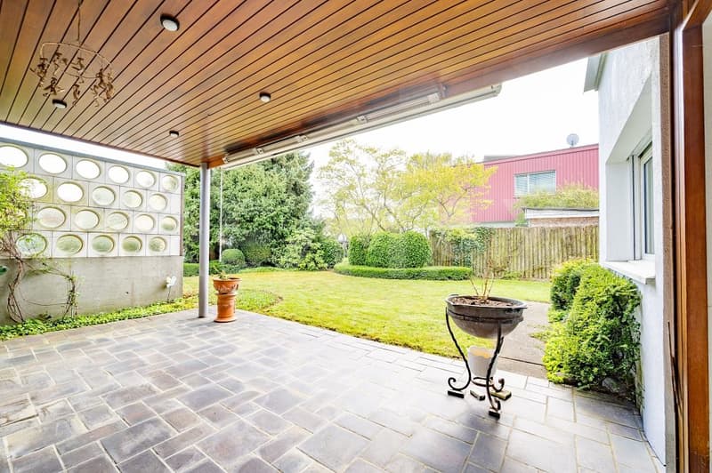 Freistehendes 6.5-Zimmer Einfamilienhaus mit grossem Garten und viel Licht (3)
