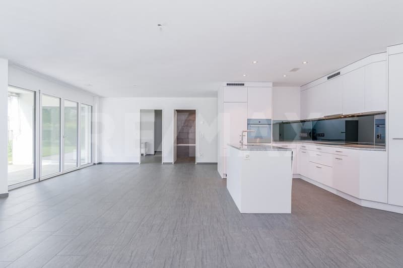 Moderne 2.5Zimmer-Wohnung mit Garten (3)
