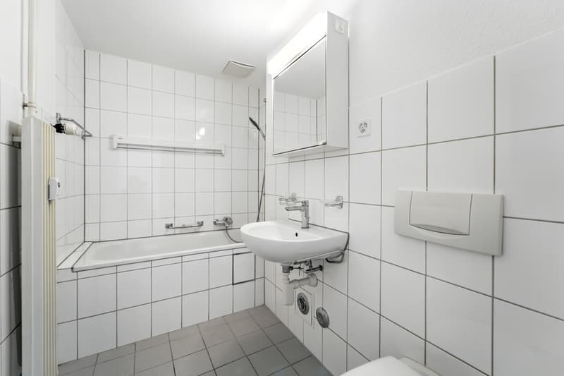 11_3.5_Zi_Whg_-_2.OG_-_Helvetierstrasse_29_4125_Riehen_web.jpg