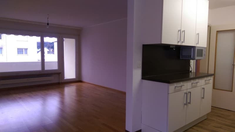 Sonnige 3-Zimmerwohnung mit Balkon und Lift (3)