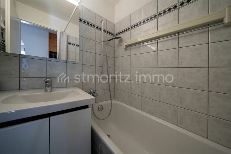Chesa Muntarütsch - Helle 4-Zimmerwohnung mit Südbalkon und freier Bergsicht (11)
