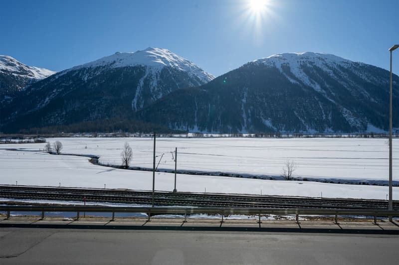 Chesa Muntarütsch - Helle 4-Zimmerwohnung mit Südbalkon und freier Bergsicht (3)