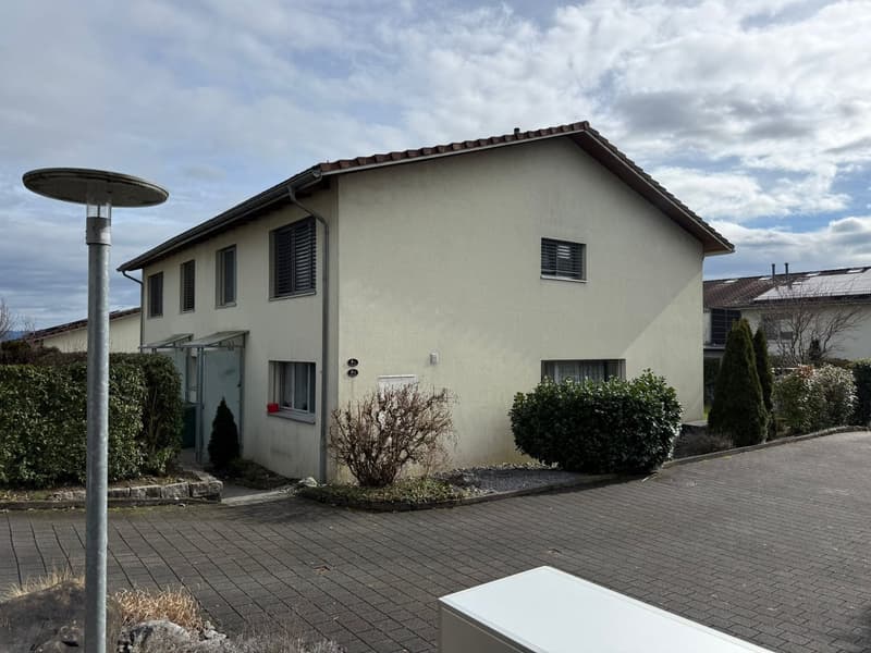 Modernes Doppeleinfamilienhaus in ruhiger Lage von Sins (1)