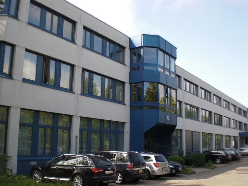 Vielseitige Gewerberäume mit Lager- und Verkaufsfläche in Baar (2)