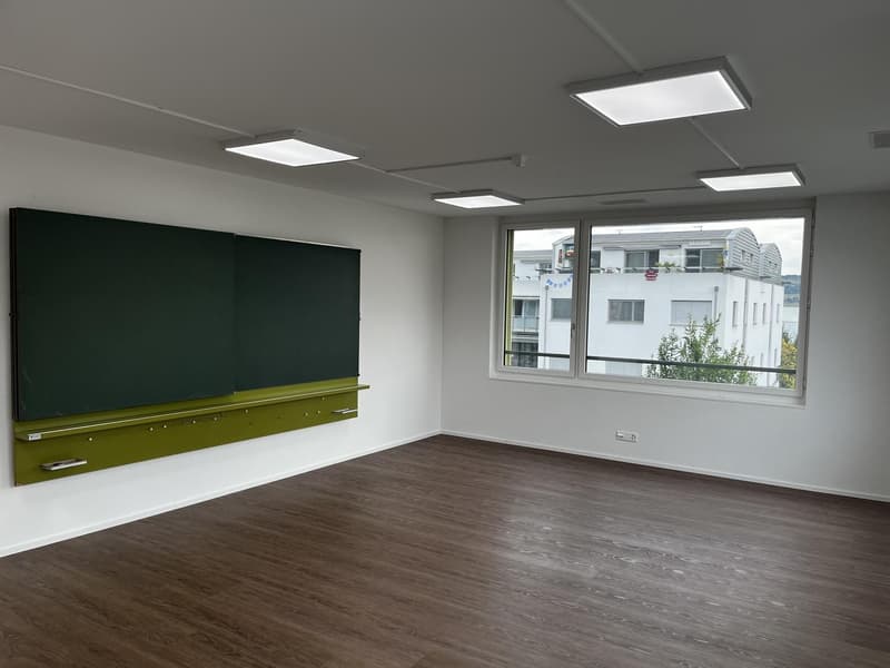 ausgebaute Büro oder Schule (5)