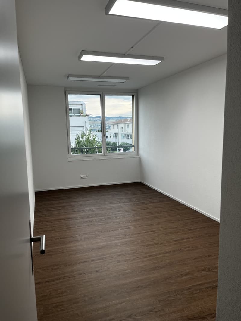 ausgebaute Büro oder Schule (8)
