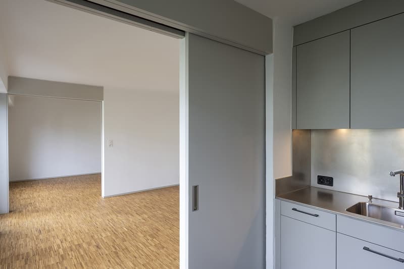 grosszügige 2.5-Zimmer-Wohnung mit Balkon in Zürich Höngg (4)