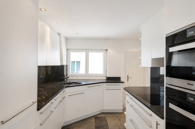 Attraktive 3.5-Zimmer-Dachwohnung mit privater Dachterrasse und Weitblick über Zürich und den Zürichsee (3)