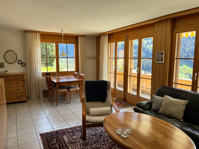Charmante 2.5-Zimmer-Wohnung mit atemberaubendem Bergblick in Grindelwald (3)