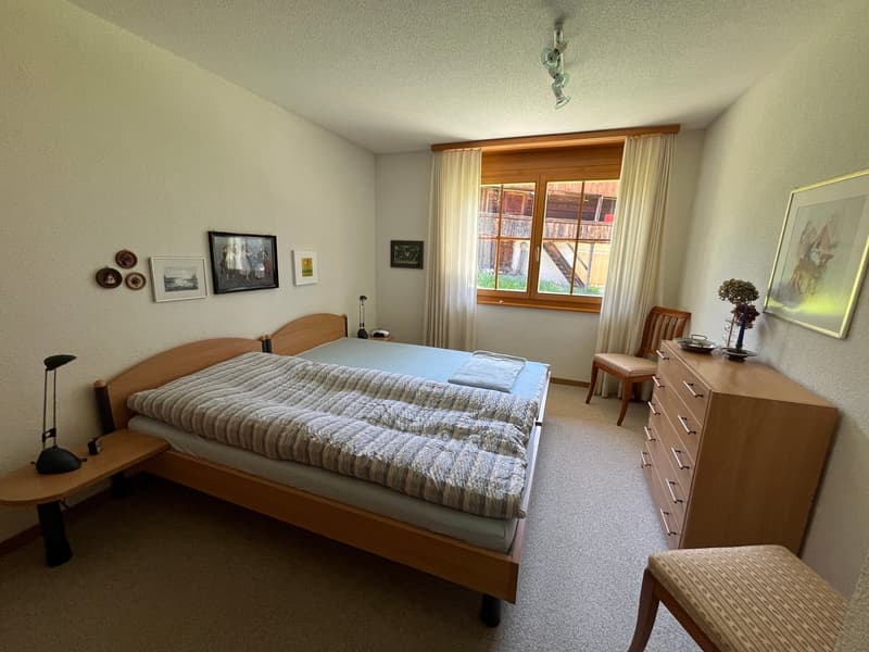 Charmante 2.5-Zimmer-Wohnung mit atemberaubendem Bergblick in Grindelwald (4)