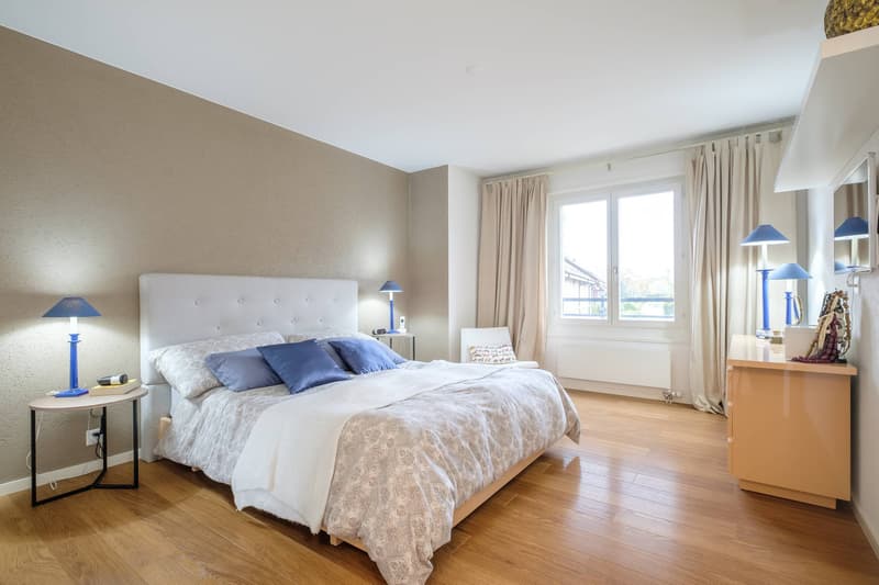 Spacieux duplex en attique de 235 m² entièrement rénové (6)