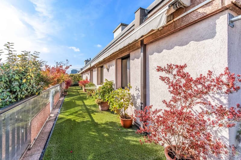 EN EXCLUSIVITÉ ! Bel attique de 6 pièces avec terrasse de 141 m² (2)