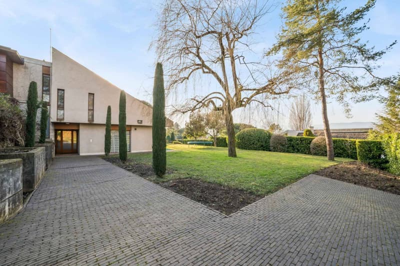Villa d'architecte avec belle vue et accès privatif au lac (4)