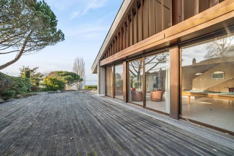 Villa d'architecte avec belle vue et accès privatif au lac (9)