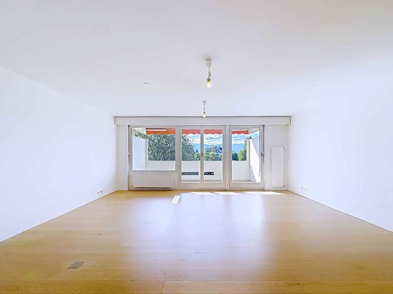 En exclusivité ! Appartement traversant de 4 pièces avec loggia (4)