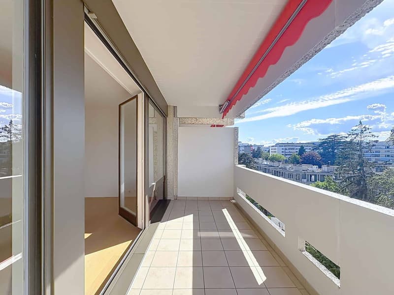 En exclusivité ! Appartement traversant de 4 pièces avec loggia (6)