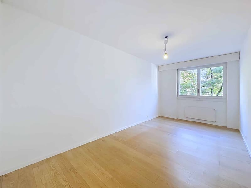 En exclusivité ! Appartement traversant de 4 pièces avec loggia (9)