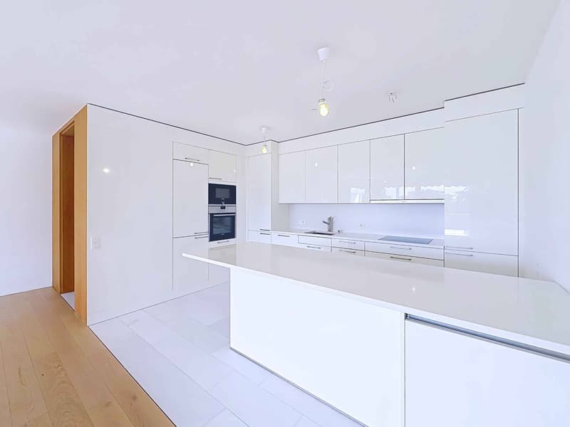 En exclusivité ! Appartement traversant de 4 pièces avec loggia (5)