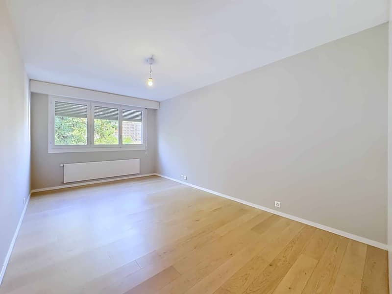 En exclusivité ! Appartement traversant de 4 pièces avec loggia (8)