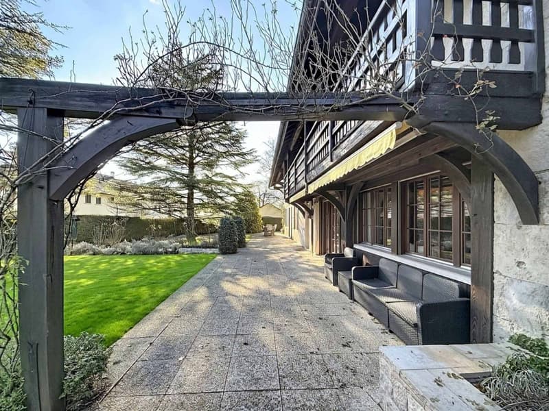 CO-EXCLUSIVITE ! Magnifique propriété de caractère proche de Nyon (12)