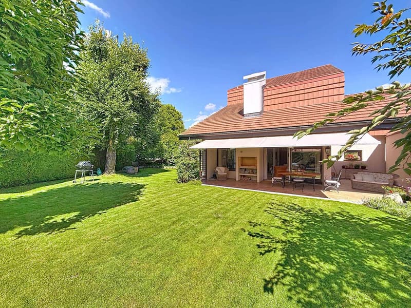 Ravissante villa jumelle rénovée (1)