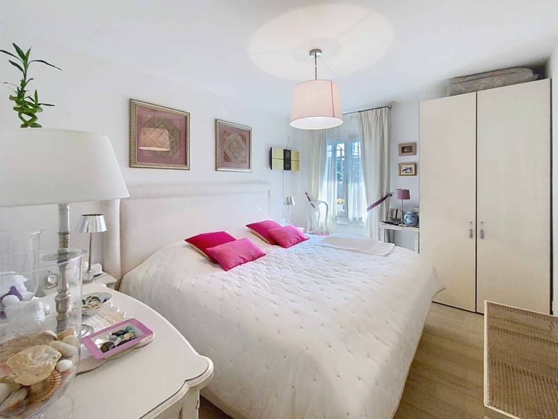 SUPERBE APPARTEMENT AVEC GRAND JARDIN, TERRASSE ET VUE SUR LE LAC ET LES ALPES (7)
