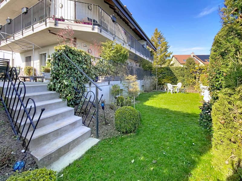 SUPERBE APPARTEMENT AVEC GRAND JARDIN, TERRASSE ET VUE SUR LE LAC ET LES ALPES (2)