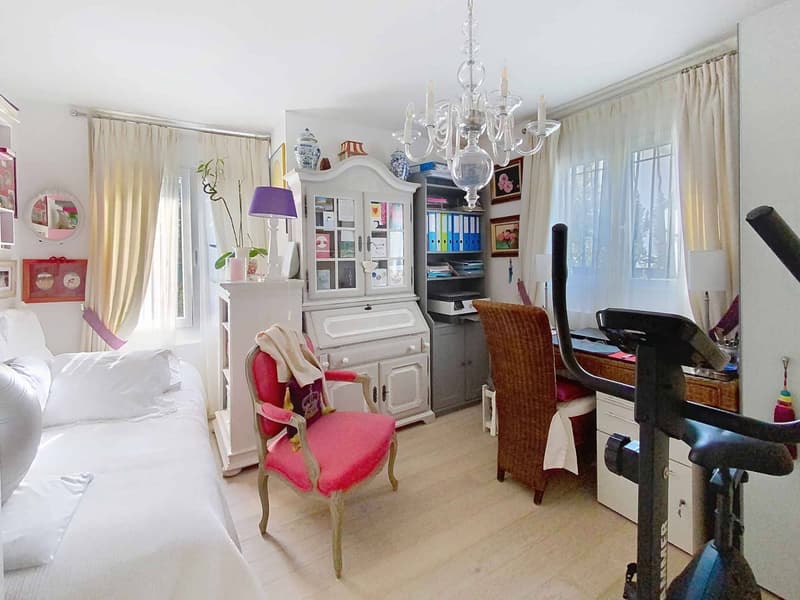 SUPERBE APPARTEMENT AVEC GRAND JARDIN, TERRASSE ET VUE SUR LE LAC ET LES ALPES (8)
