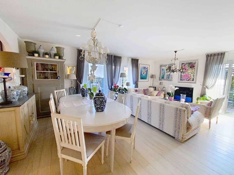 SUPERBE APPARTEMENT AVEC GRAND JARDIN, TERRASSE ET VUE SUR LE LAC ET LES ALPES (5)