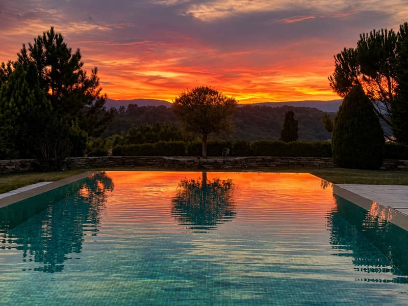 Villa d'exception avec piscine à débordement (13)