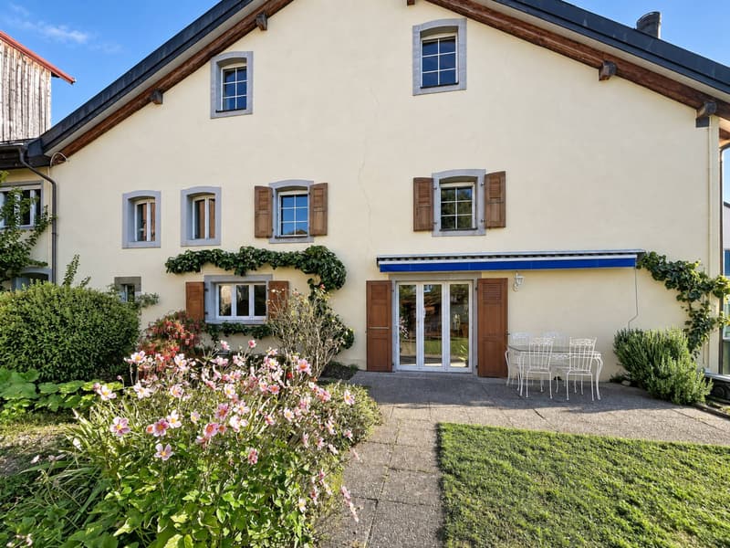 Une maison de caractère pleine dâme au cur de Colombier (2)