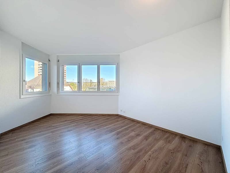 Appartement 5.5 pièces rénové avec studio indépendant (8)