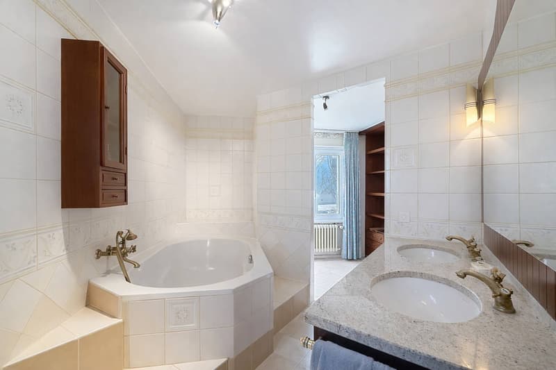 Élégante villa familiale avec piscine intérieure, sauna et hammam (5)