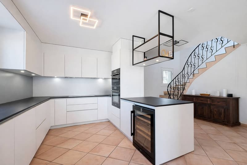 Élégante villa familiale avec piscine intérieure, sauna et hammam (2)